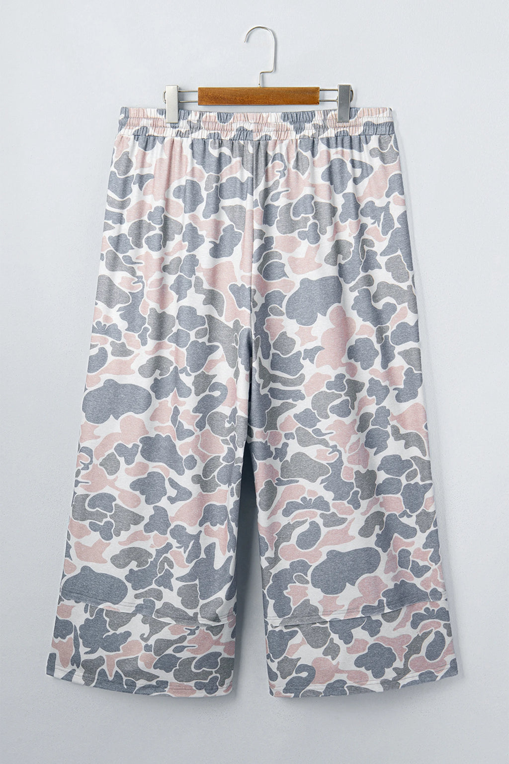 Plus Size Camouflage Patch Pocket Cropped Pants