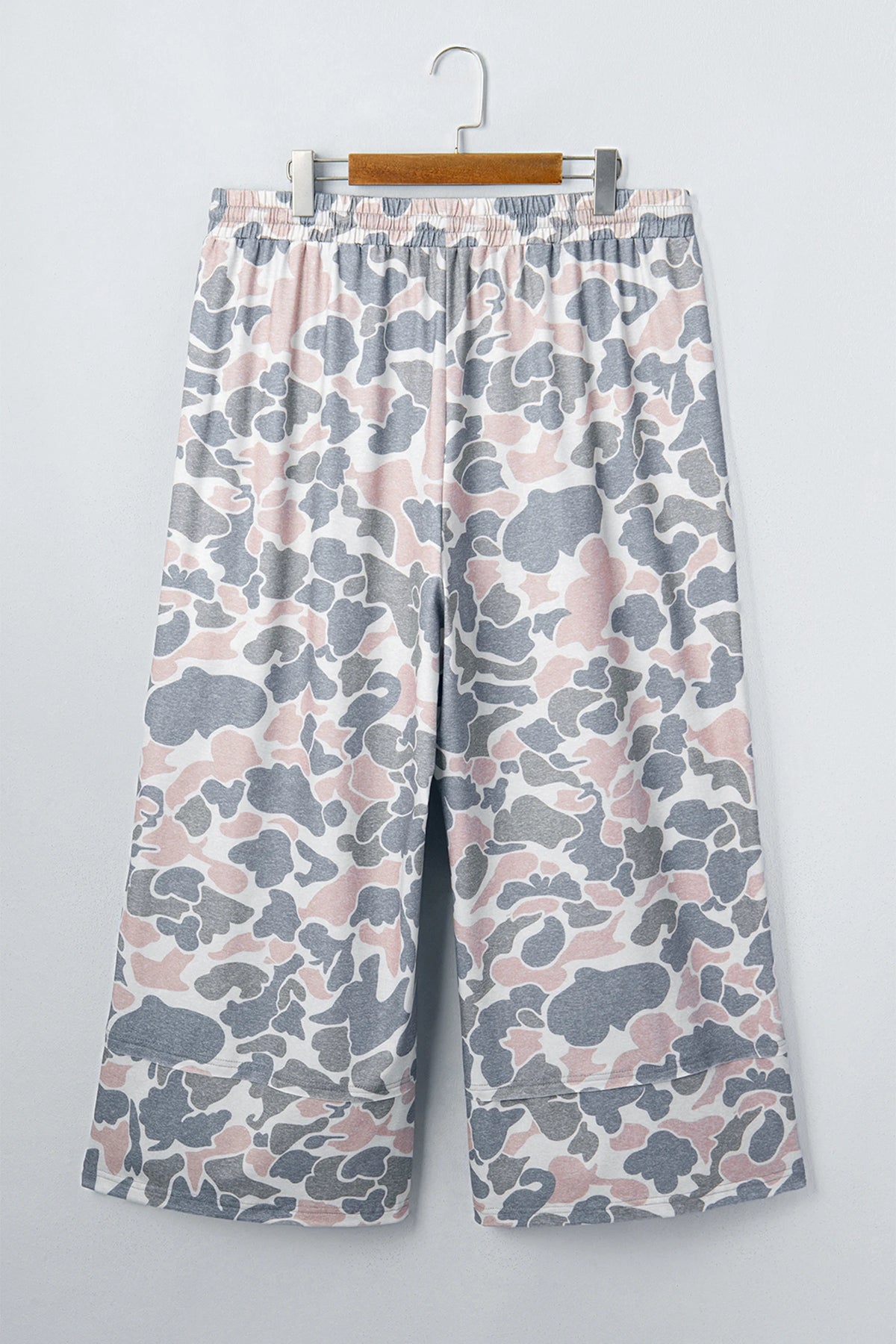 Plus Size Camouflage Patch Pocket Cropped Pants