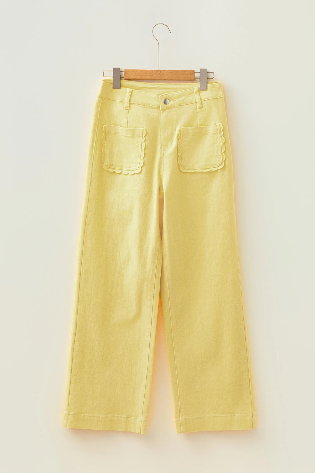 Solid Denim Scalloped Patch Pocket Jeans