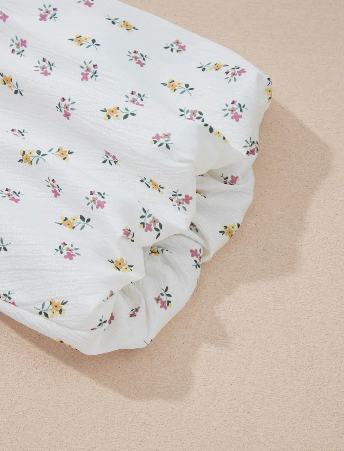 Floral Contrast V-Neck Puff Sleeve Blouse