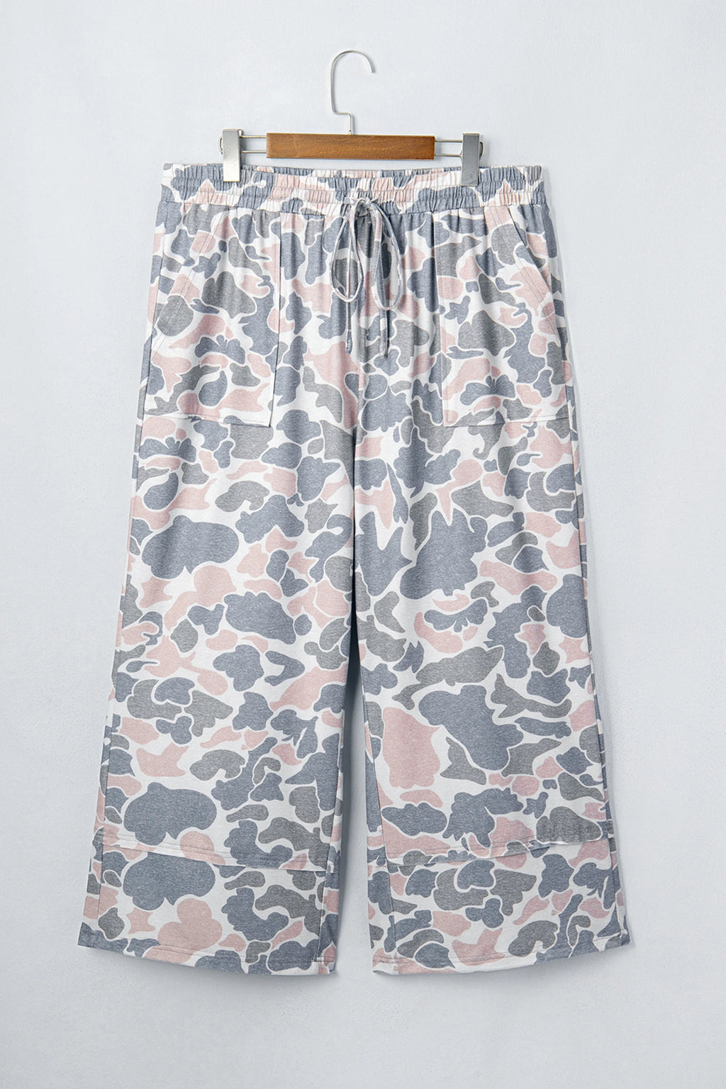Plus Size Camouflage Patch Pocket Cropped Pants
