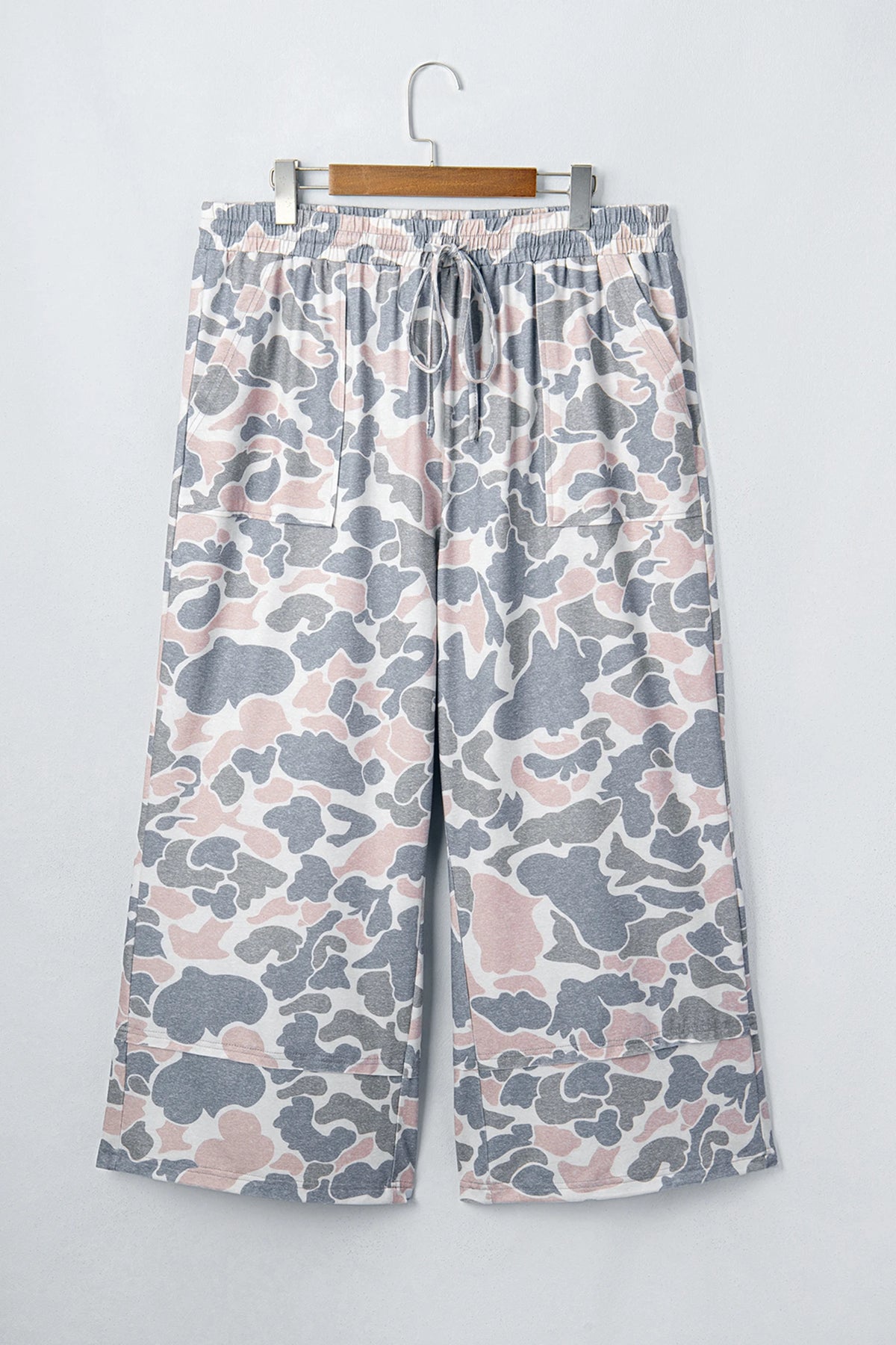 Plus Size Camouflage Patch Pocket Cropped Pants