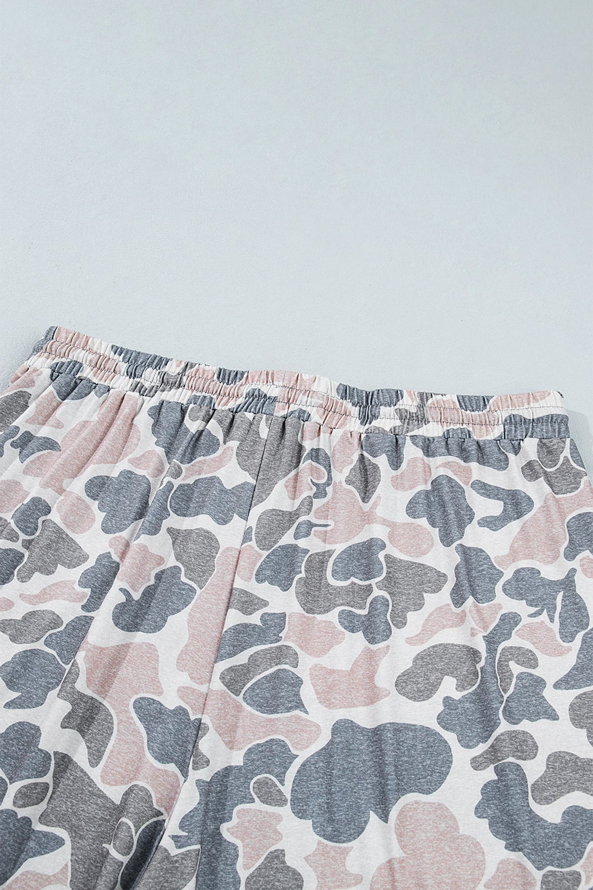 Plus Size Camouflage Patch Pocket Cropped Pants